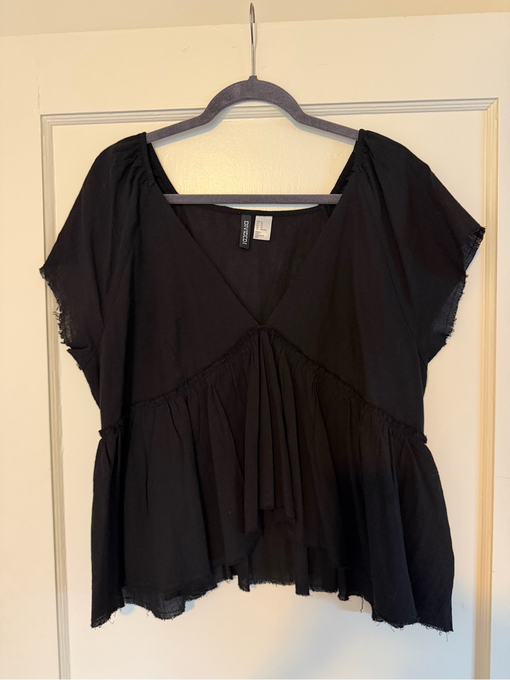 H&M Black V-Neck Peplum Flutter Sleeve Top